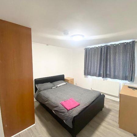 The Heathrow Lodge London Uk Harmondsworth Екстериор снимка
