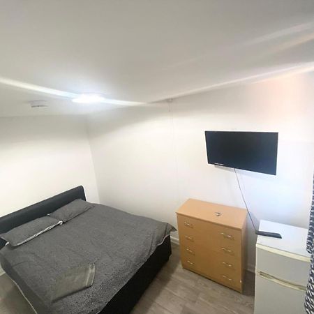 The Heathrow Lodge London Uk Harmondsworth Екстериор снимка
