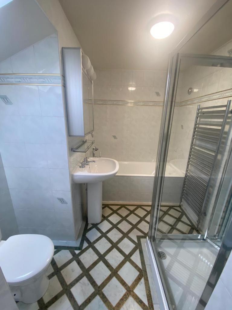The Heathrow Lodge London Uk Harmondsworth Екстериор снимка