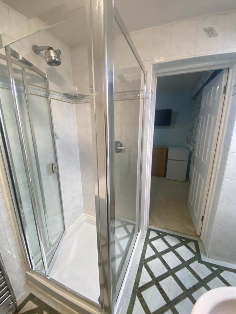 The Heathrow Lodge London Uk Harmondsworth Екстериор снимка
