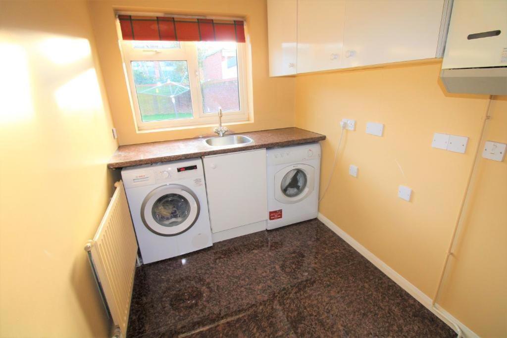 The Heathrow Lodge London Uk Harmondsworth Екстериор снимка