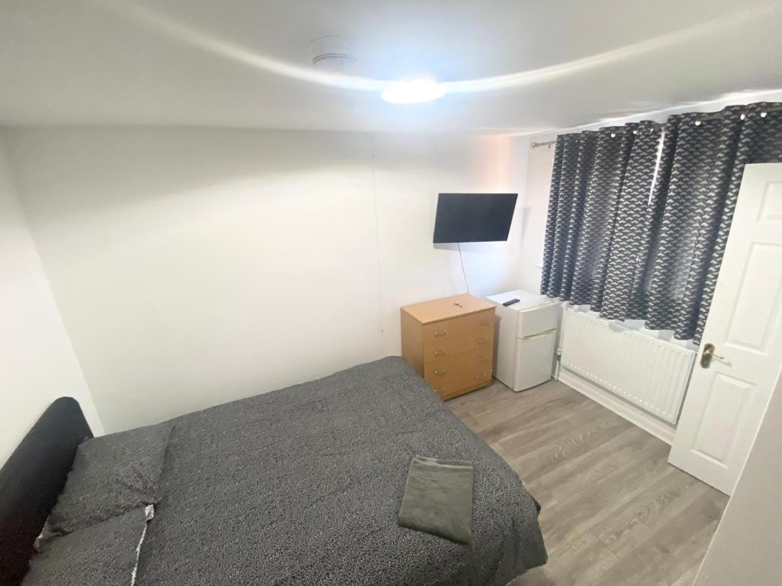 The Heathrow Lodge London Uk Harmondsworth Екстериор снимка