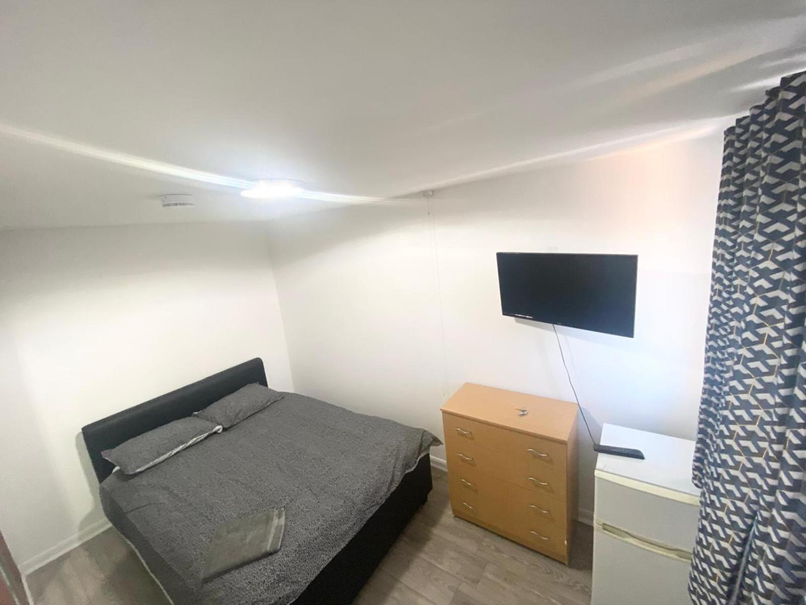The Heathrow Lodge London Uk Harmondsworth Екстериор снимка