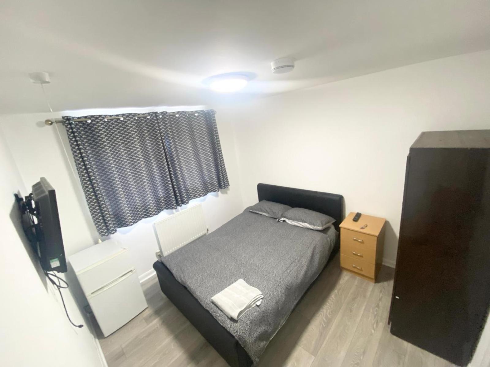 The Heathrow Lodge London Uk Harmondsworth Екстериор снимка